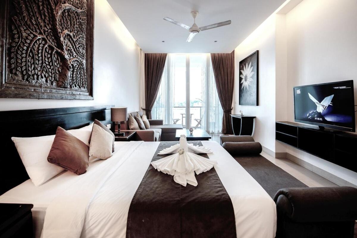 Blue Crystal Boutique Hotel Phnom Penh Exterior photo