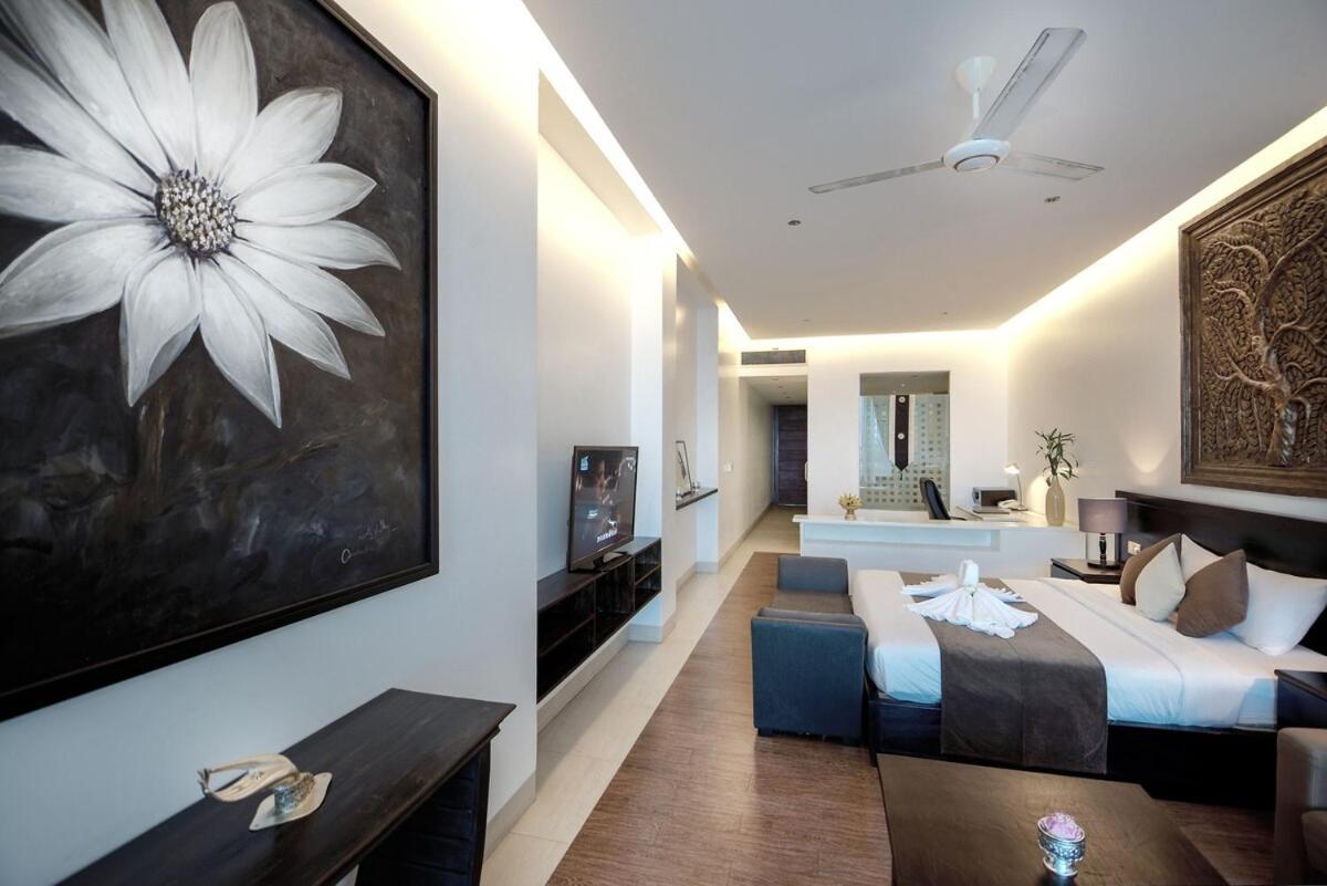 Blue Crystal Boutique Hotel Phnom Penh Exterior photo