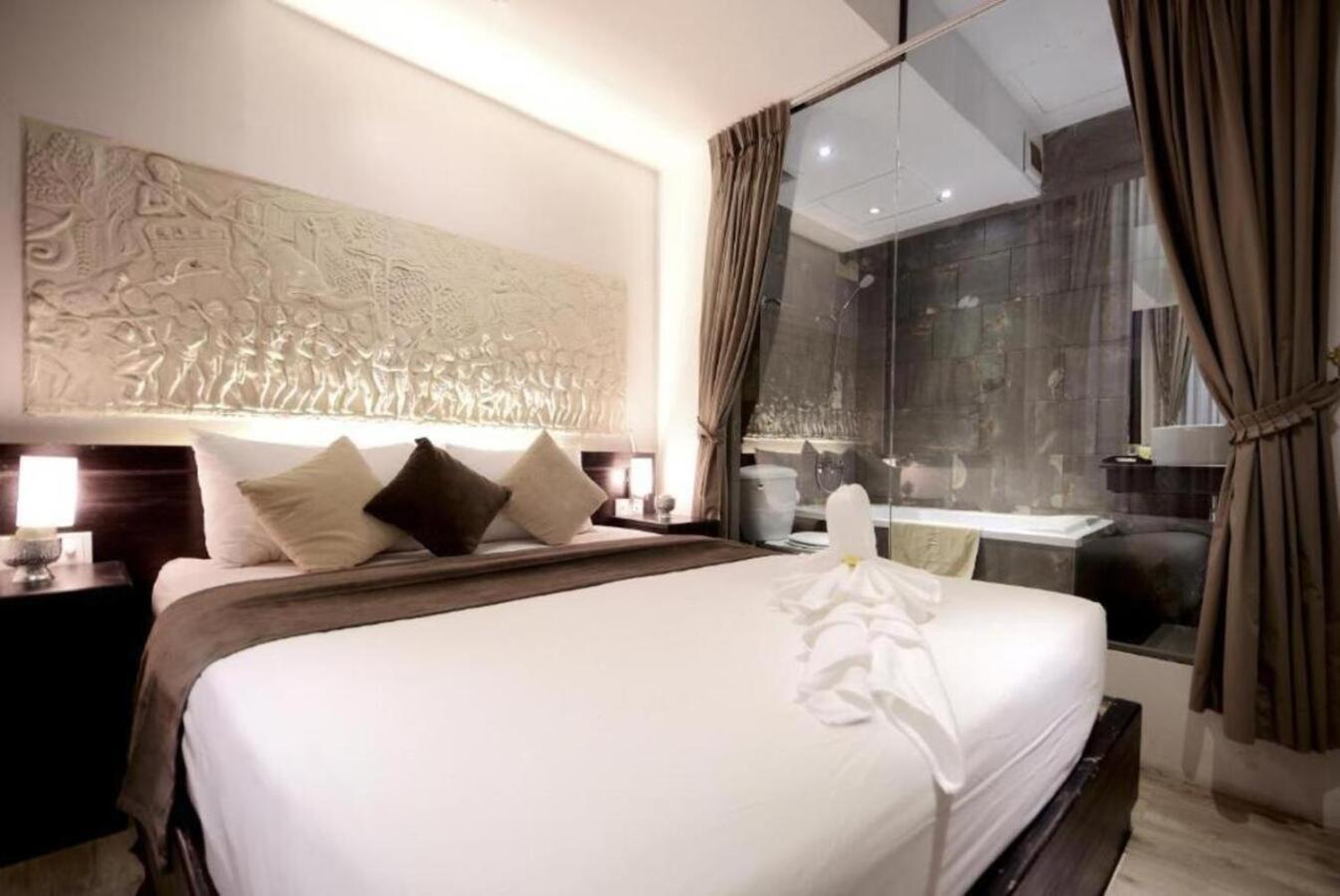 Blue Crystal Boutique Hotel Phnom Penh Exterior photo
